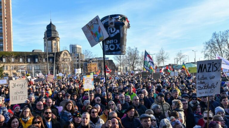 Read more about the article Markt der Vielfalt – „Nie wieder ist jetzt!“: Protest-Samstag in Mannheim